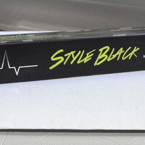 💎 Touch In Sol - Style Black Onyx Gel Liner with Diamonds - Picture 3 of 14